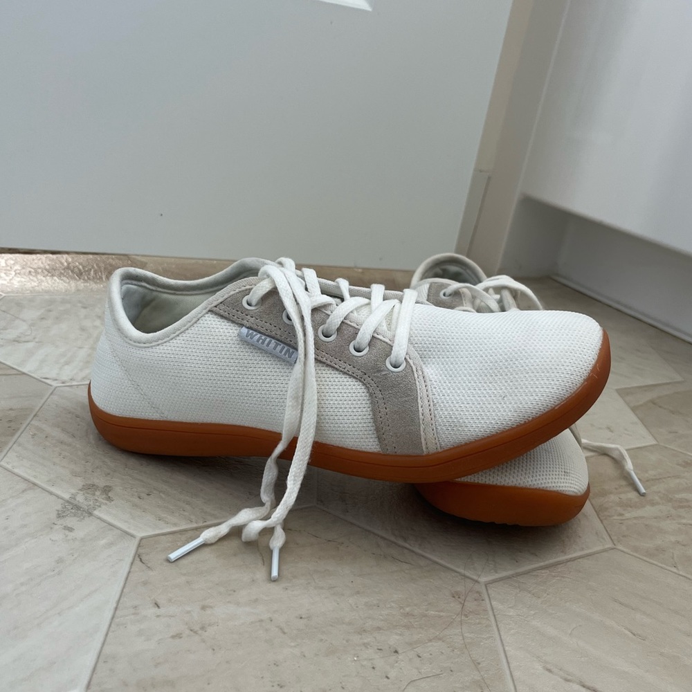 Whitin white sneakers